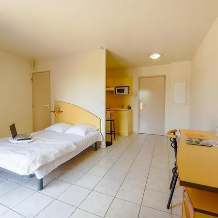 Columba - Meubles Sud 4* אז'ן