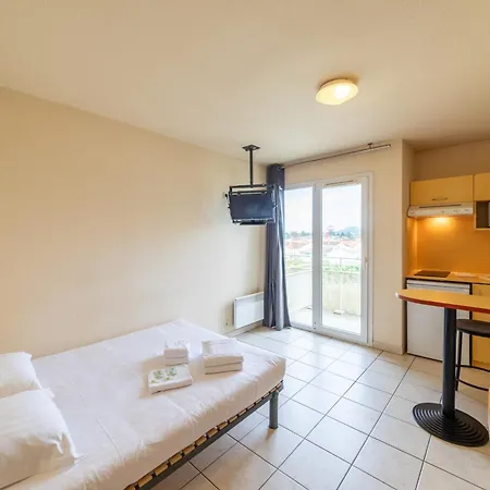 Columba - Meubles Sud 4* אז'ן