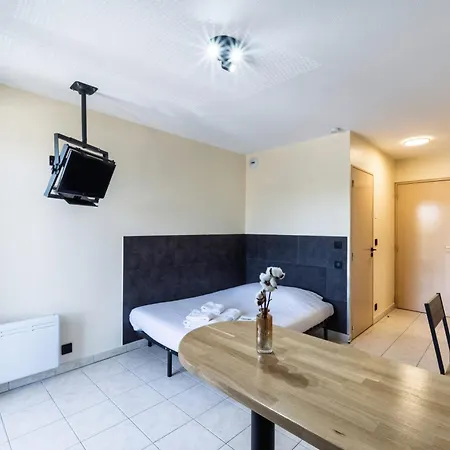 Columba - Meubles Sud 4* Ажен