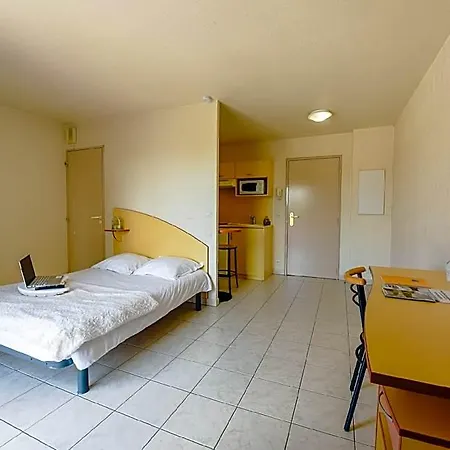 Columba - Meubles Sud 4* Ажен