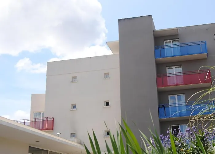 Columba - Meubles Sud 4* Agen